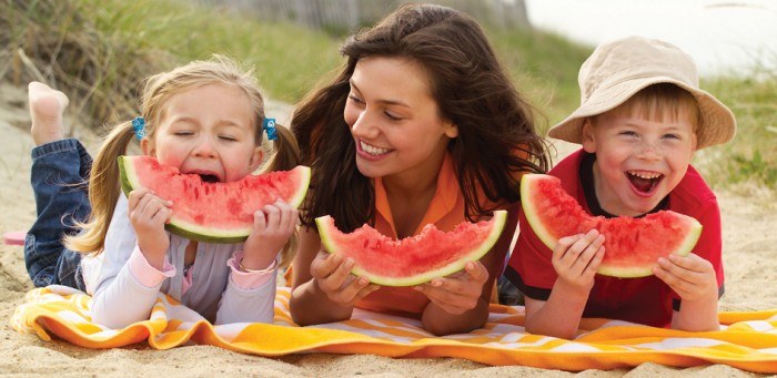keep children's teeth healthy with these summer snacks